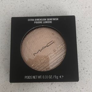 MAC extra dimension skinfinish “whisper of gilt”